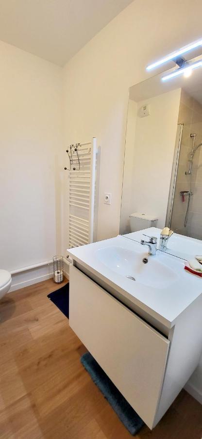Appartement Moderne Finement Decore Avec Balcon A Vannes Centre Exterior photo