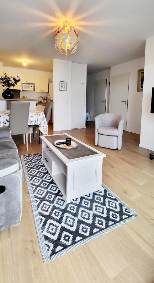 Appartement Moderne Finement Decore Avec Balcon A Vannes Centre Exterior photo