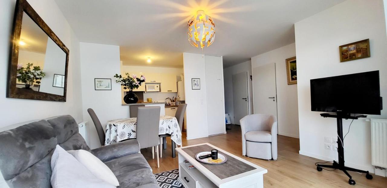 Appartement Moderne Finement Decore Avec Balcon A Vannes Centre Exterior photo